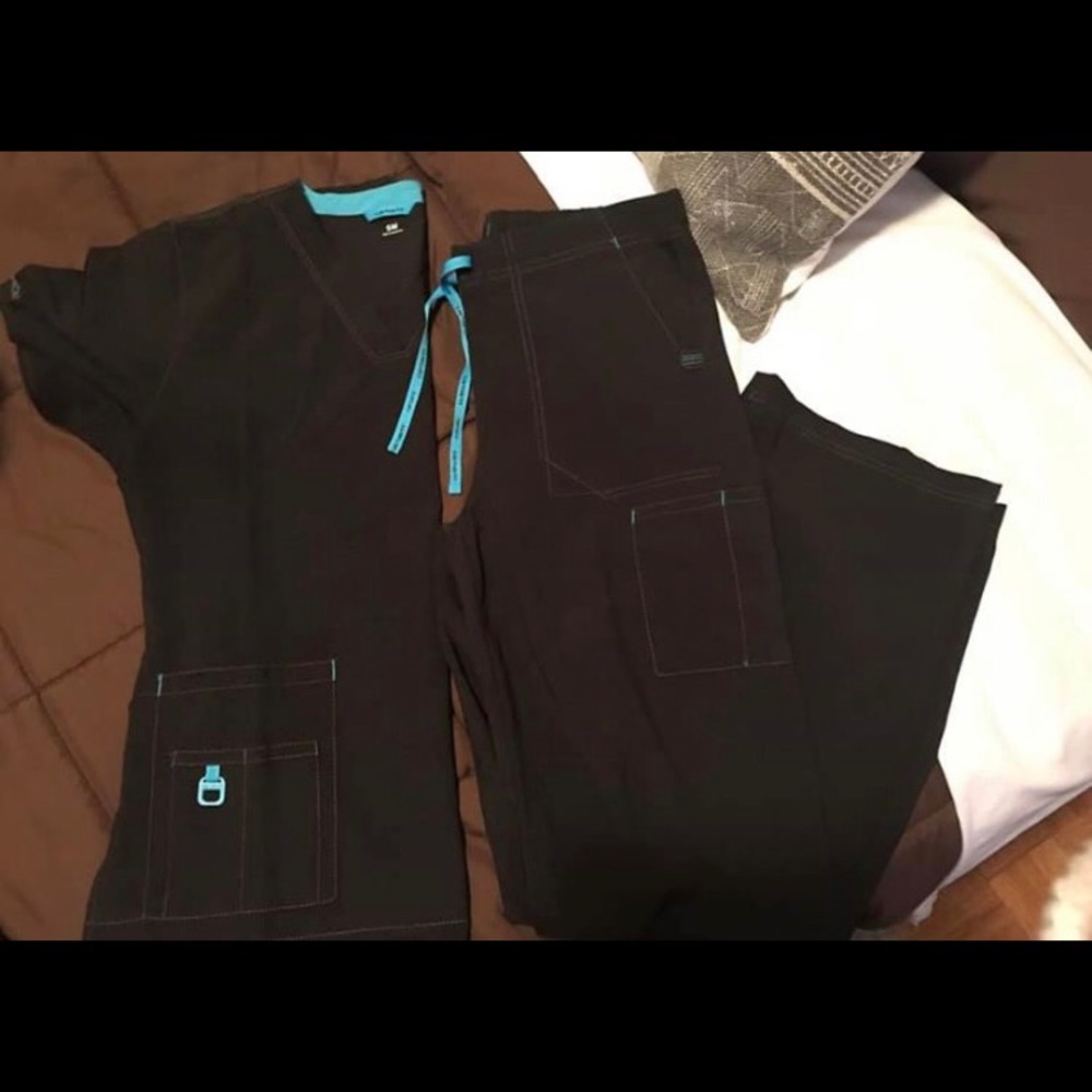 Carhartt women’s scrubs
